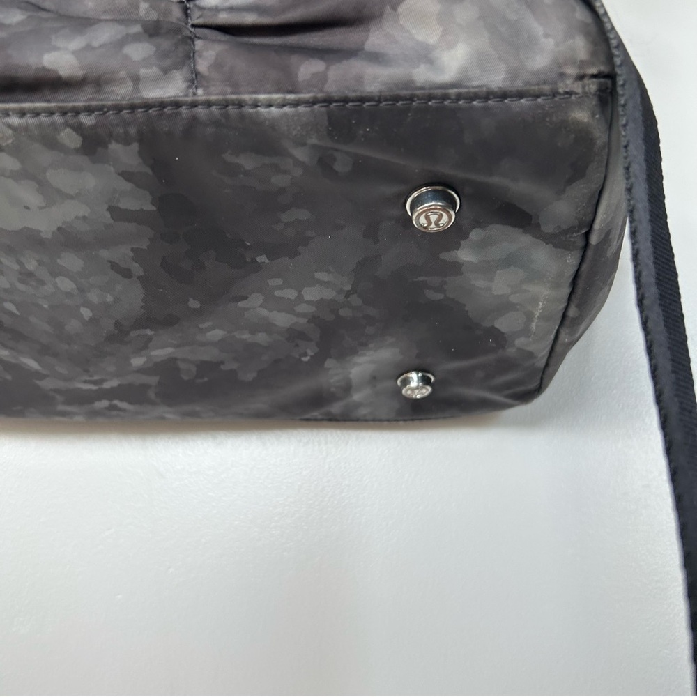 Lululemon Destined for Greatness Duffel
Deep Coal Creekside Camo - Picture 2 of 14
